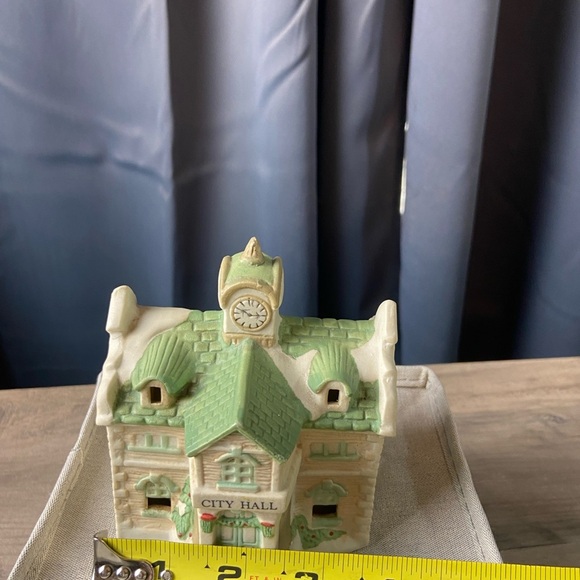 Vintage Wang"s International Ceramic Village City Hall, can be lit. - Picture 7 of 9